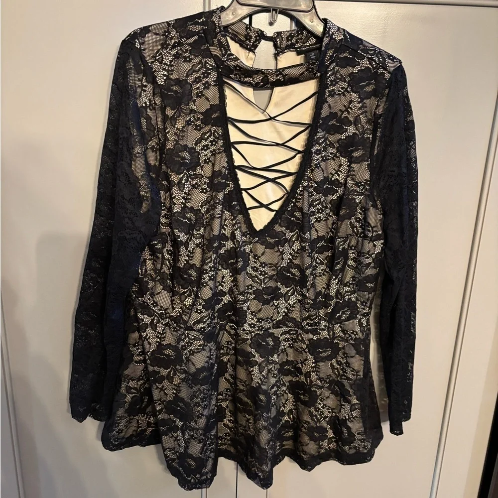 Torrid peplum lace blouse sz 0 - Picture 2 of 5